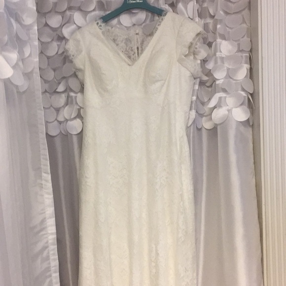 Wedding dress by Maggie Sottero - Picture 8 of 8